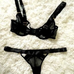 Victoria Secret Bra without tags
Size 36 D - sexy comes with matching panties
